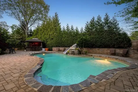 9 Defeo Court Deer Park NY 11729