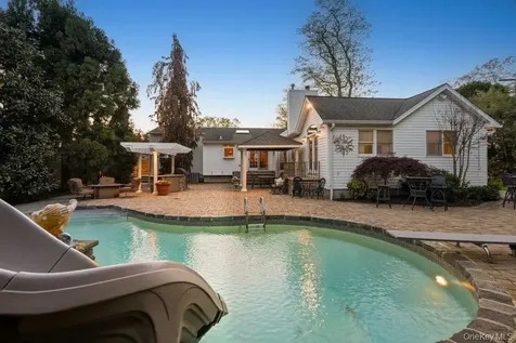 9 Defeo Court Deer Park NY 11729