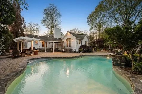 9 Defeo Court Deer Park NY 11729