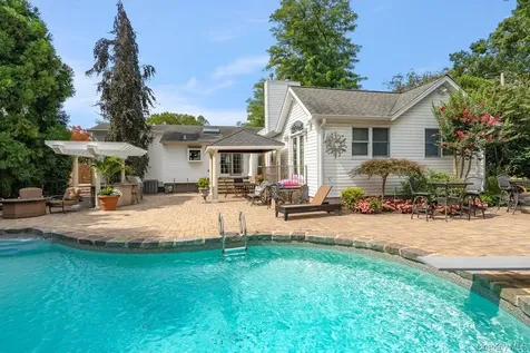 9 Defeo Court Deer Park NY 11729