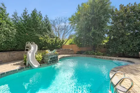 9 Defeo Court Deer Park NY 11729
