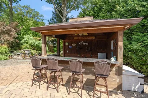 9 Defeo Court Deer Park NY 11729