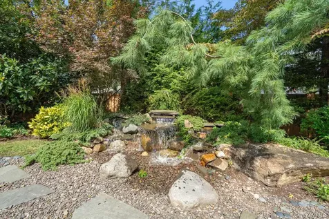 9 Defeo Court Deer Park NY 11729