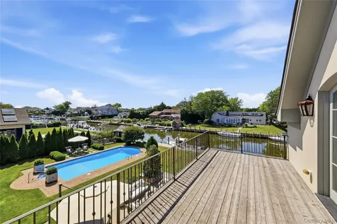 7 Sexton Drive West Islip NY 11795