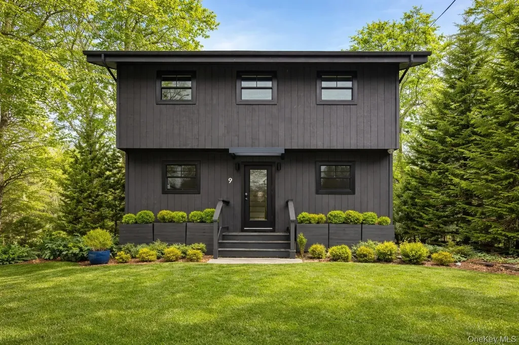 9 Helens Lane Southampton NY 11968