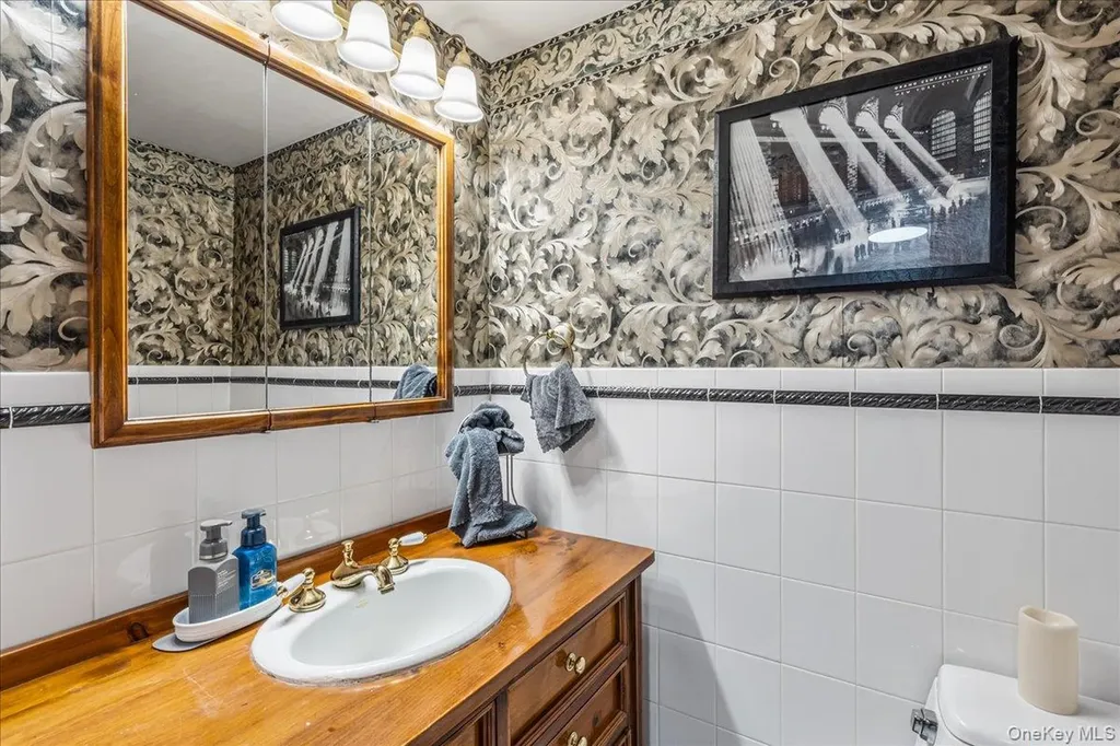 4 Andover Place Huntington NY 11743