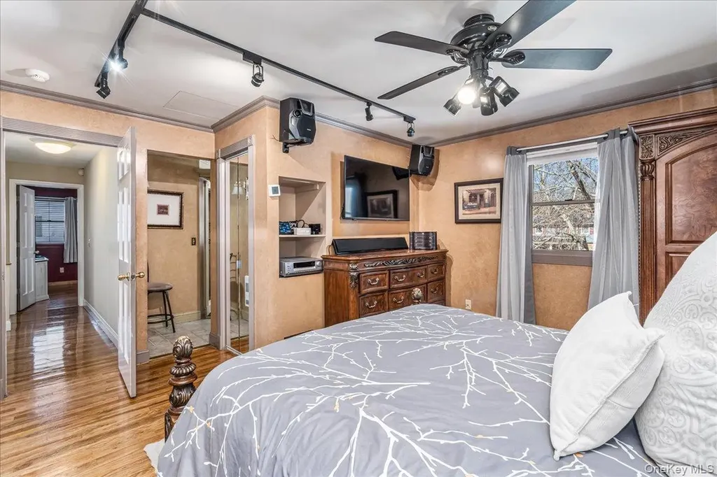 4 Andover Place Huntington NY 11743