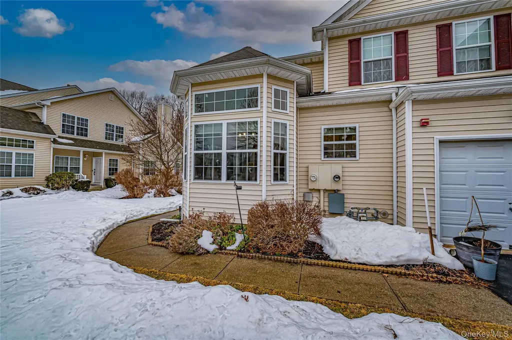 78 Cranberry Circle Medford NY 11763