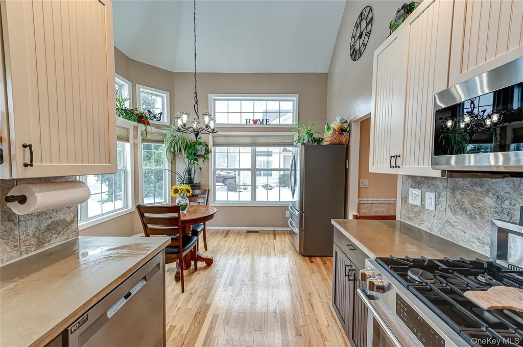 78 Cranberry Circle Medford NY 11763