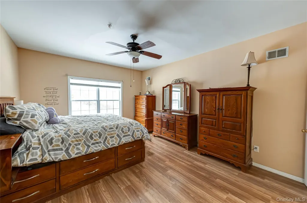 78 Cranberry Circle Medford NY 11763