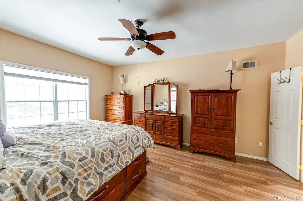 78 Cranberry Circle Medford NY 11763
