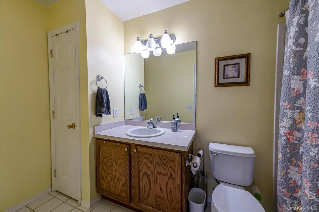 78 Cranberry Circle Medford NY 11763