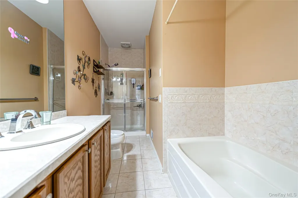 78 Cranberry Circle Medford NY 11763