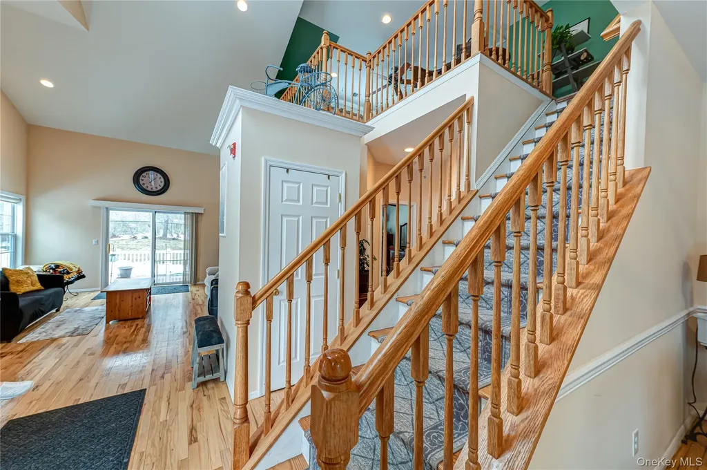 78 Cranberry Circle Medford NY 11763