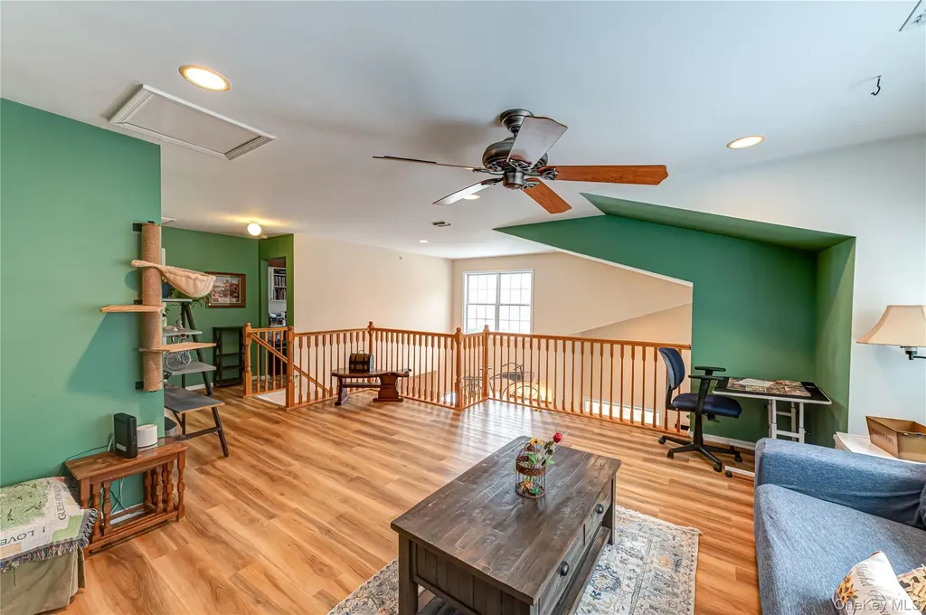 78 Cranberry Circle Medford NY 11763