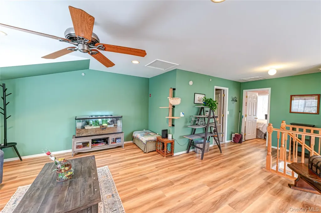 78 Cranberry Circle Medford NY 11763