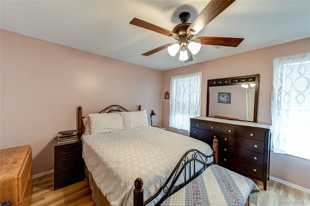 78 Cranberry Circle Medford NY 11763