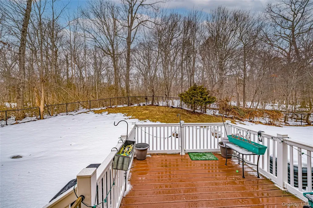 78 Cranberry Circle Medford NY 11763