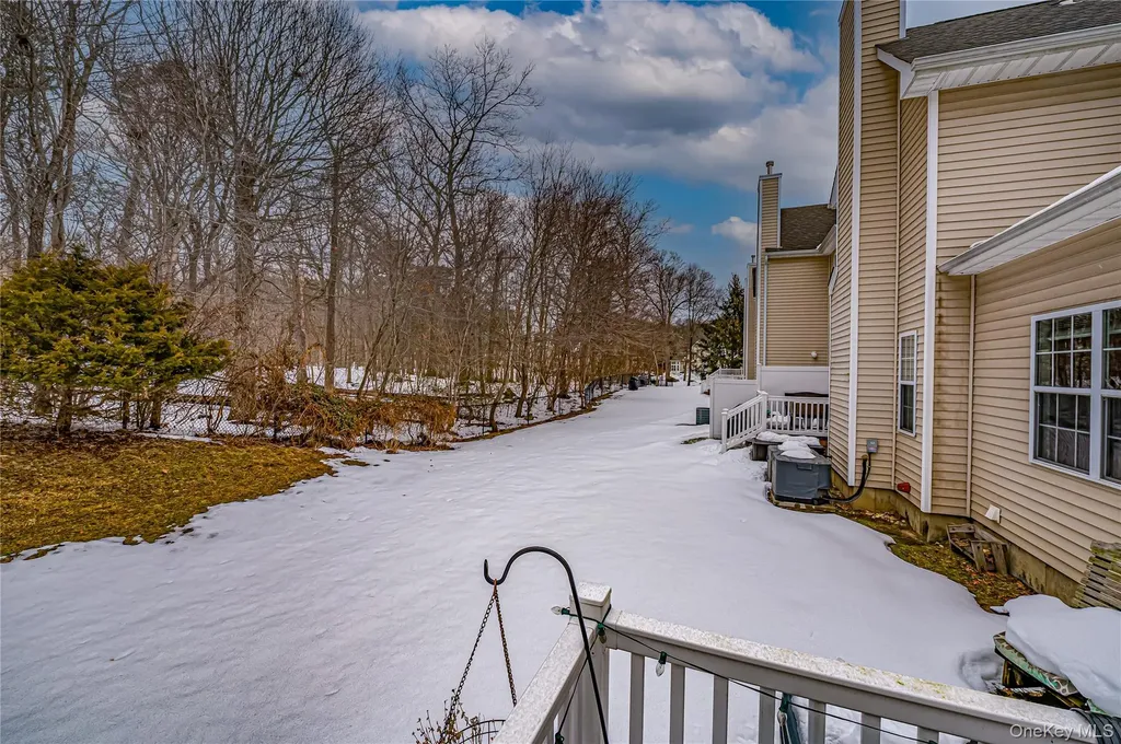 78 Cranberry Circle Medford NY 11763