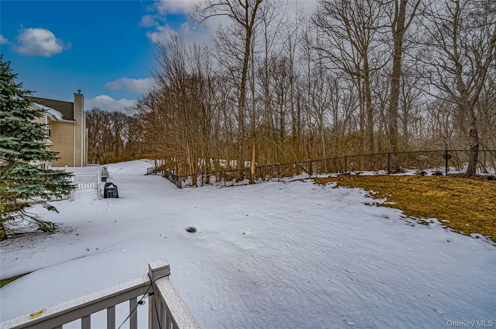 78 Cranberry Circle Medford NY 11763