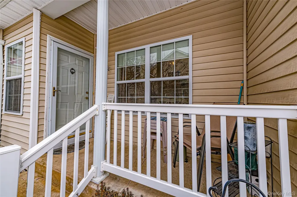 78 Cranberry Circle Medford NY 11763