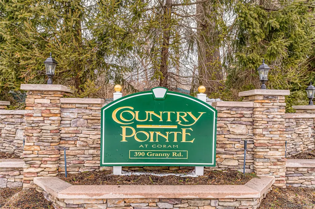 78 Cranberry Circle Medford NY 11763