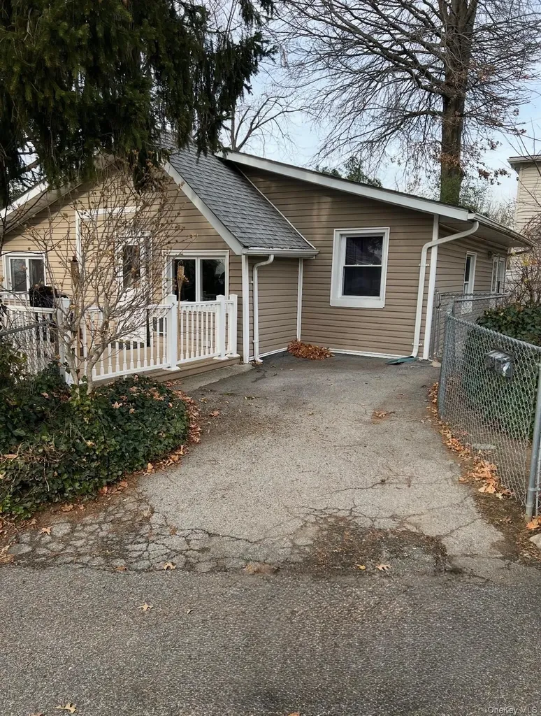 1015 Harding Park Bronx NY 10473