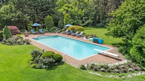 10 Overbrook Lane Old Brookville NY 11545