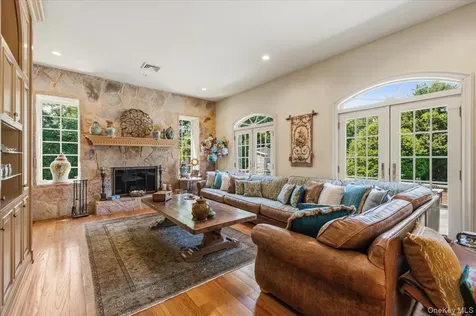 10 Overbrook Lane Old Brookville NY 11545