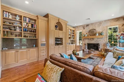10 Overbrook Lane Old Brookville NY 11545