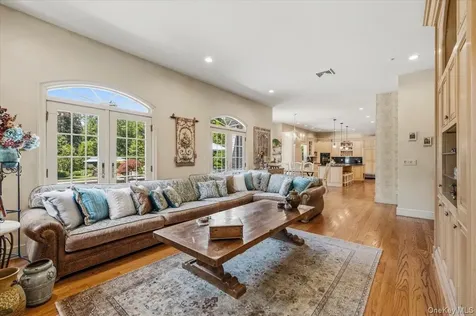 10 Overbrook Lane Old Brookville NY 11545