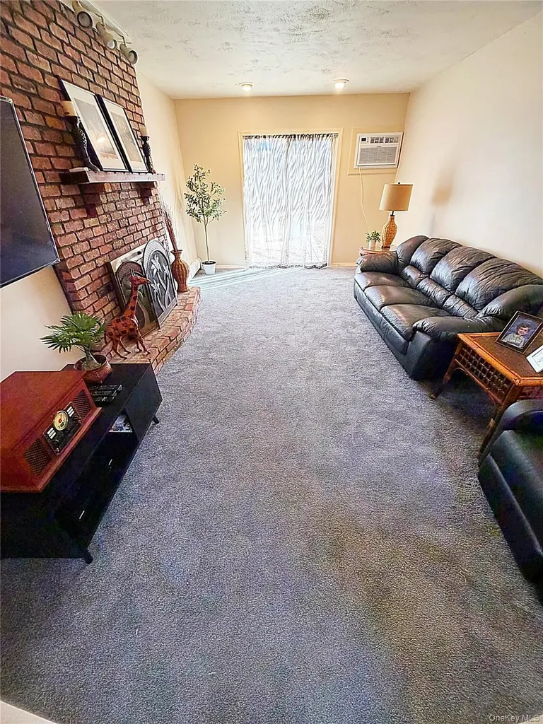 93 Burleigh Drive Holbrook NY 11741