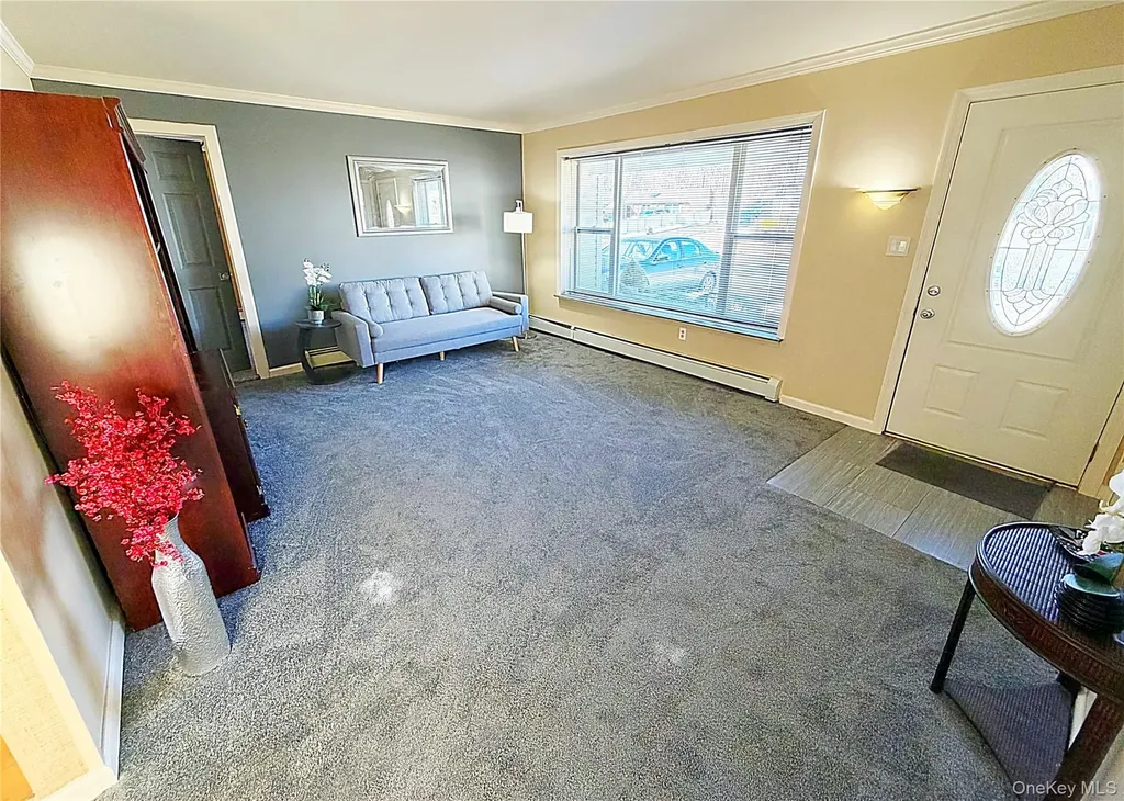 93 Burleigh Drive Holbrook NY 11741