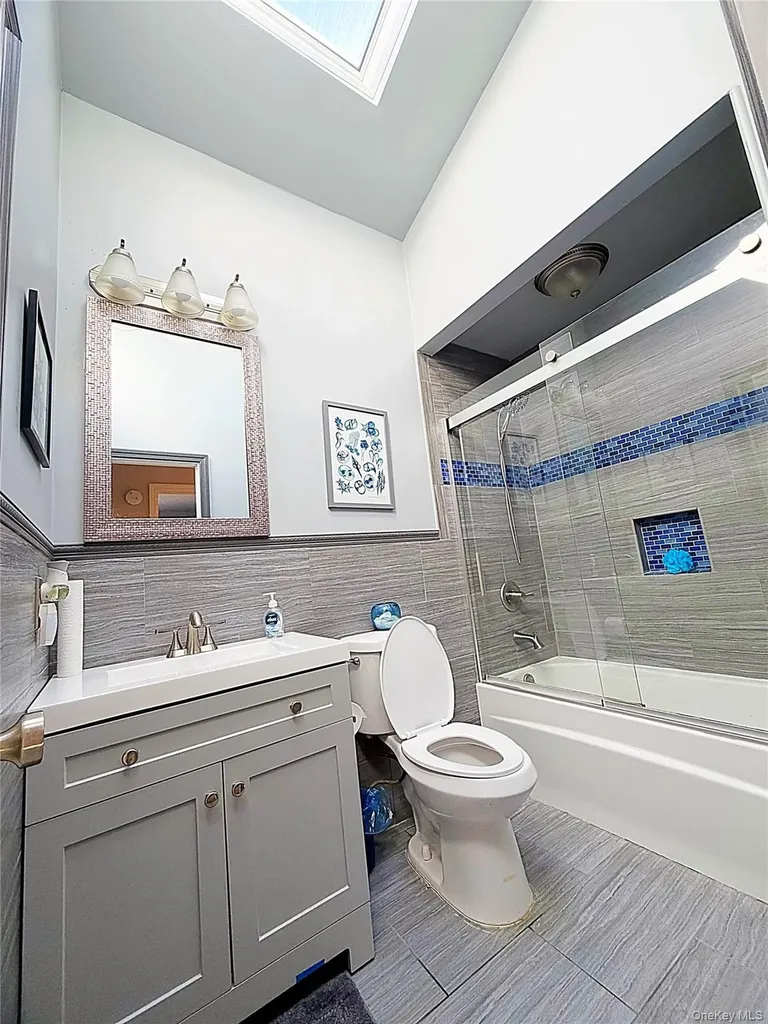93 Burleigh Drive Holbrook NY 11741