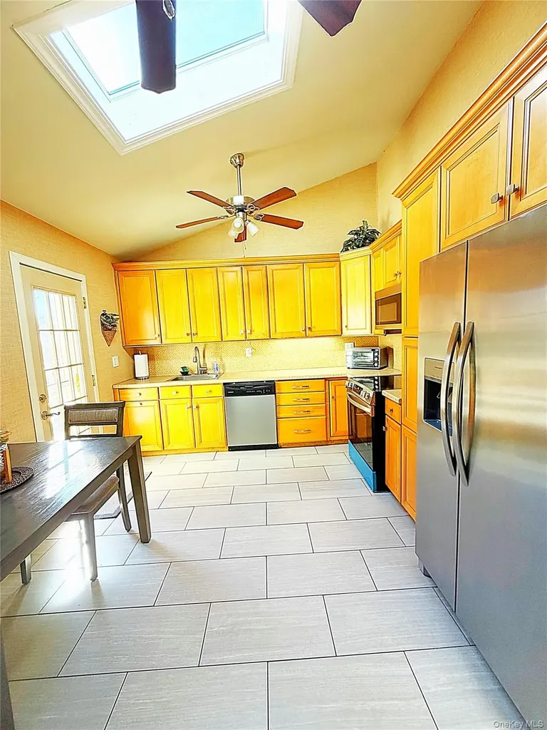 93 Burleigh Drive Holbrook NY 11741