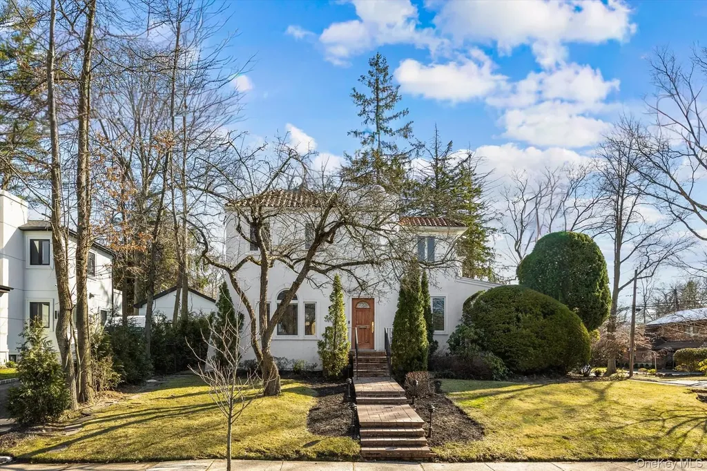 118 Baker Hill Road Great Neck NY 11023