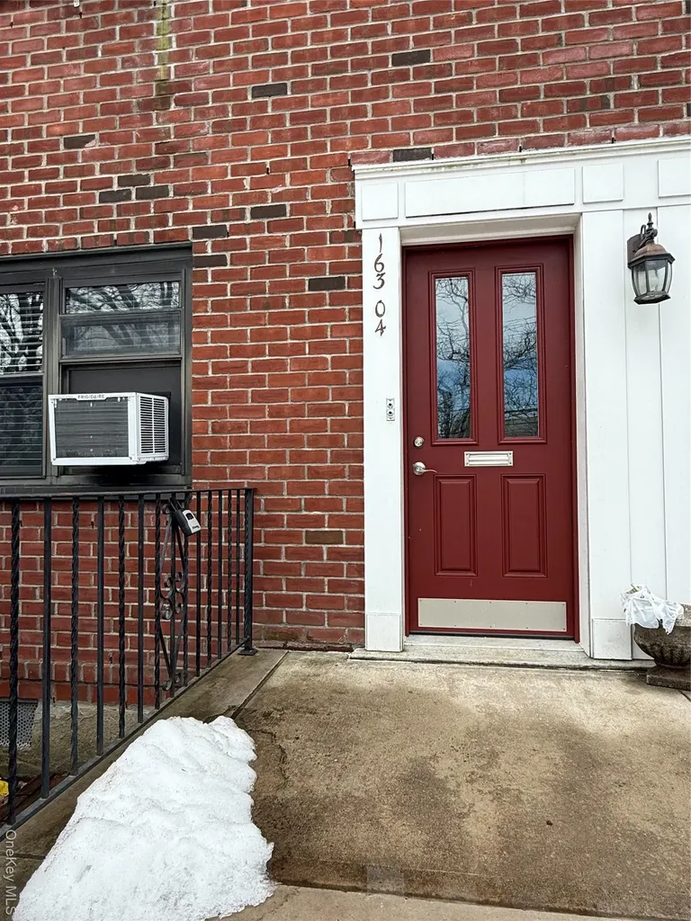 163-04 17th Avenue Whitestone NY 11357