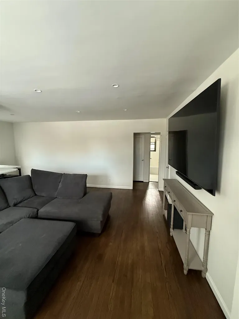 163-04 17th Avenue Whitestone NY 11357