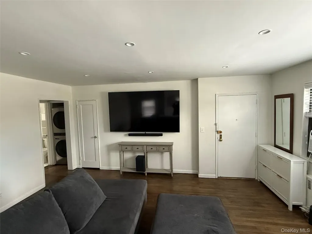163-04 17th Avenue Whitestone NY 11357