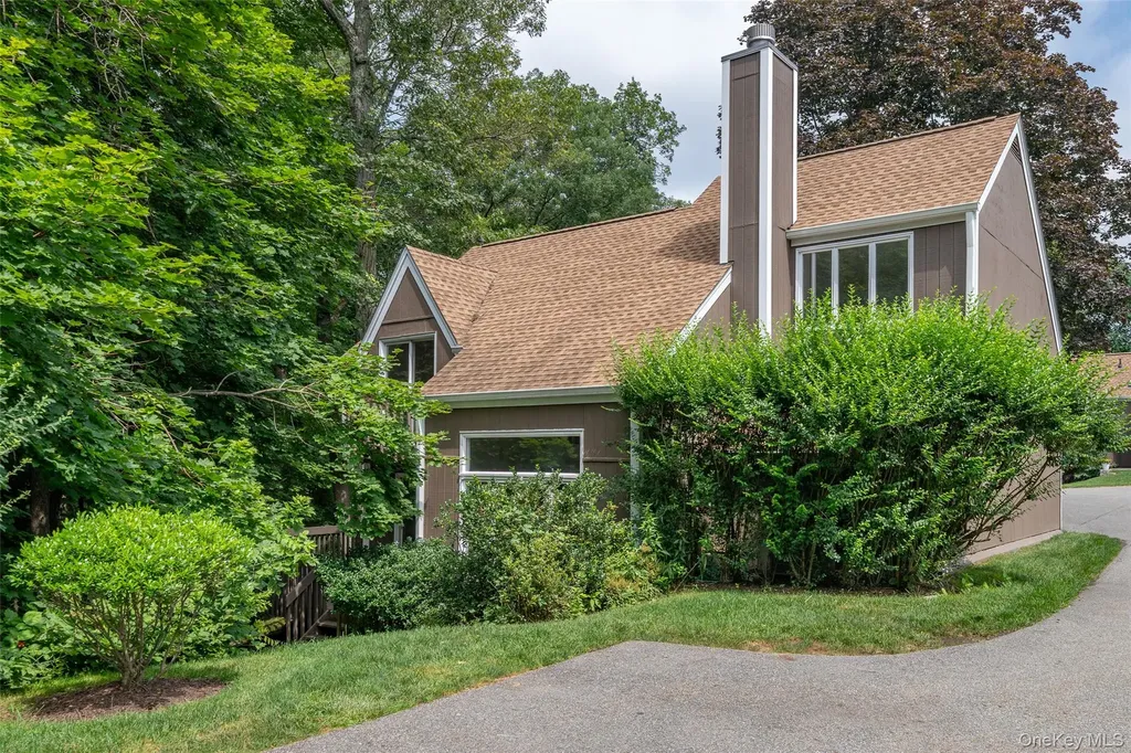 5 Grove Mews Chappaqua NY 10514