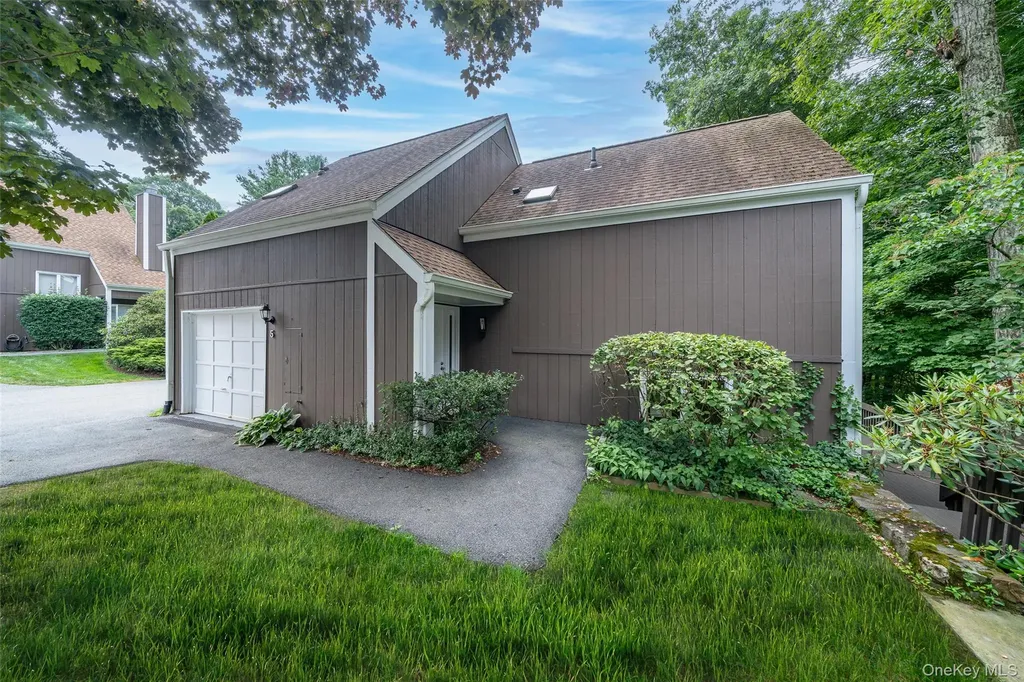 5 Grove Mews Chappaqua NY 10514