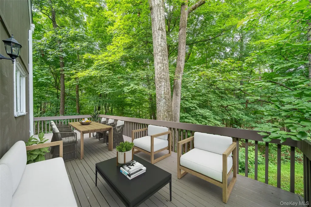 5 Grove Mews Chappaqua NY 10514