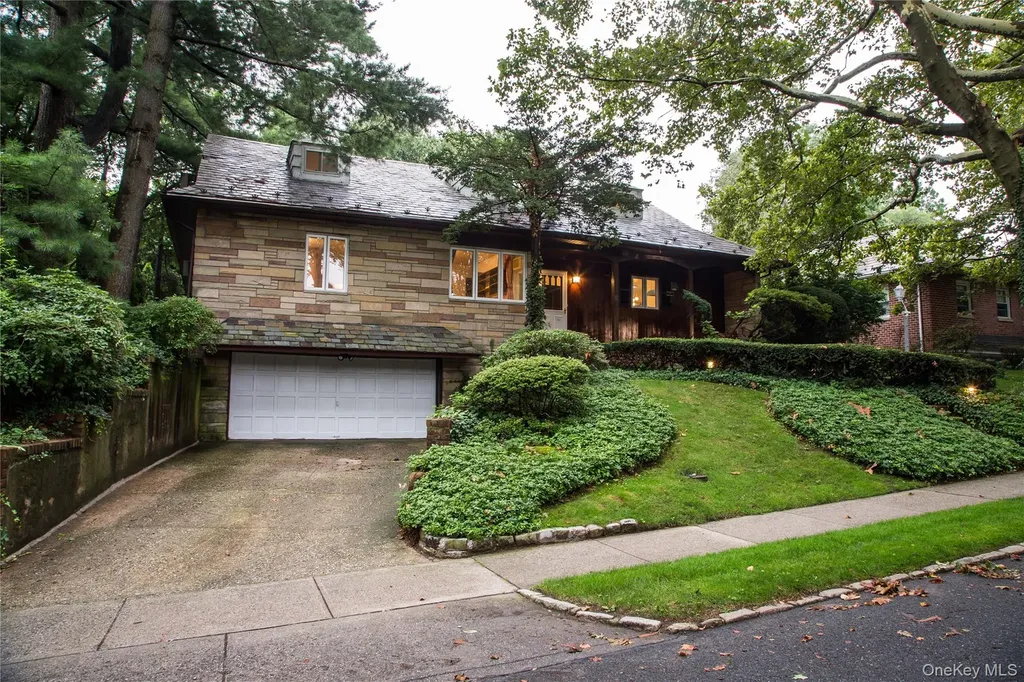 200 Melbourne Road Great Neck NY 11021