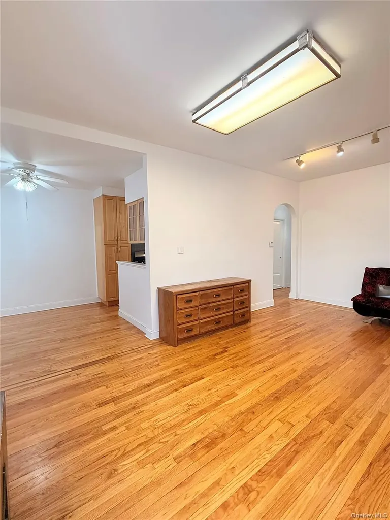 146-18 59th Avenue Flushing NY 11355