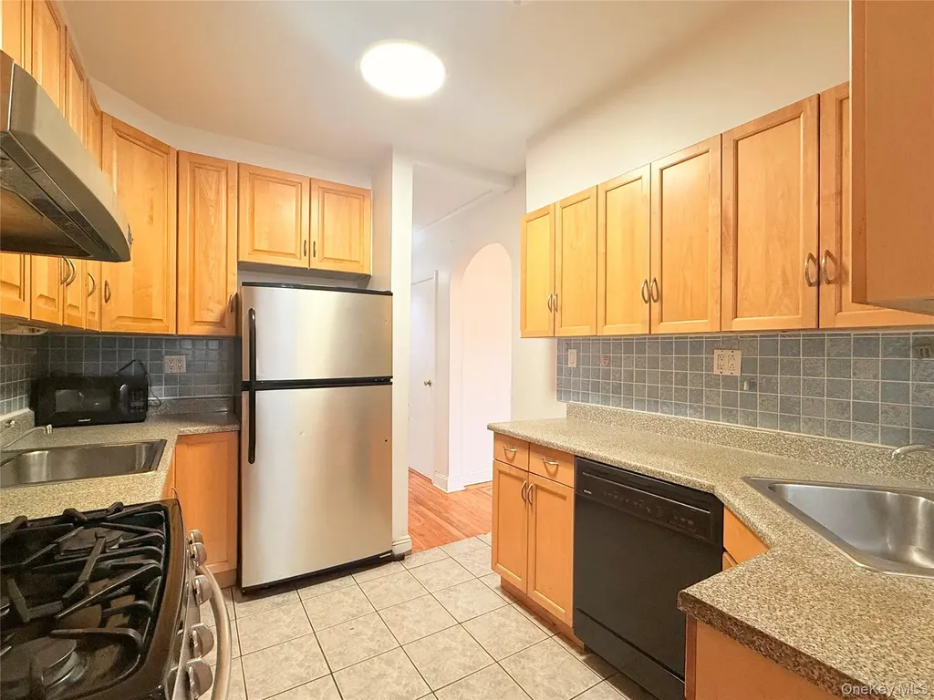 146-18 59th Avenue Flushing NY 11355