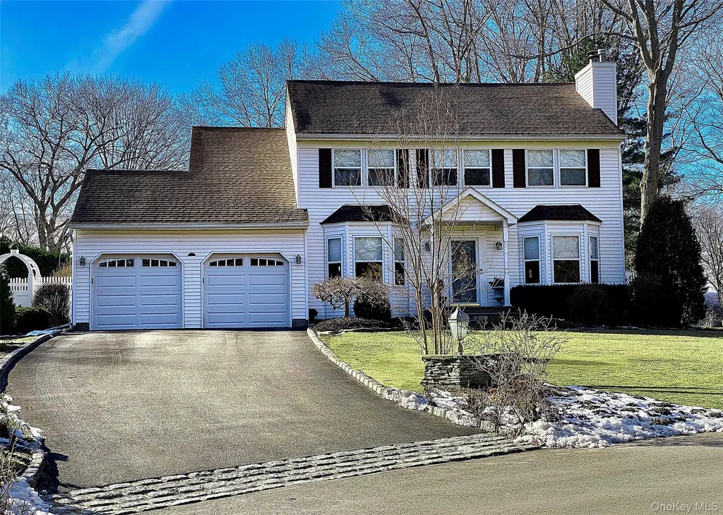 2 Robert Crescent Stony Brook NY 11790