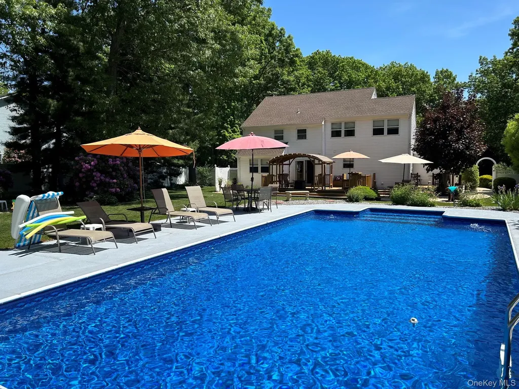 2 Robert Crescent Stony Brook NY 11790