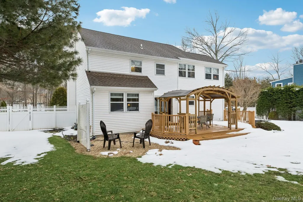 2 Robert Crescent Stony Brook NY 11790