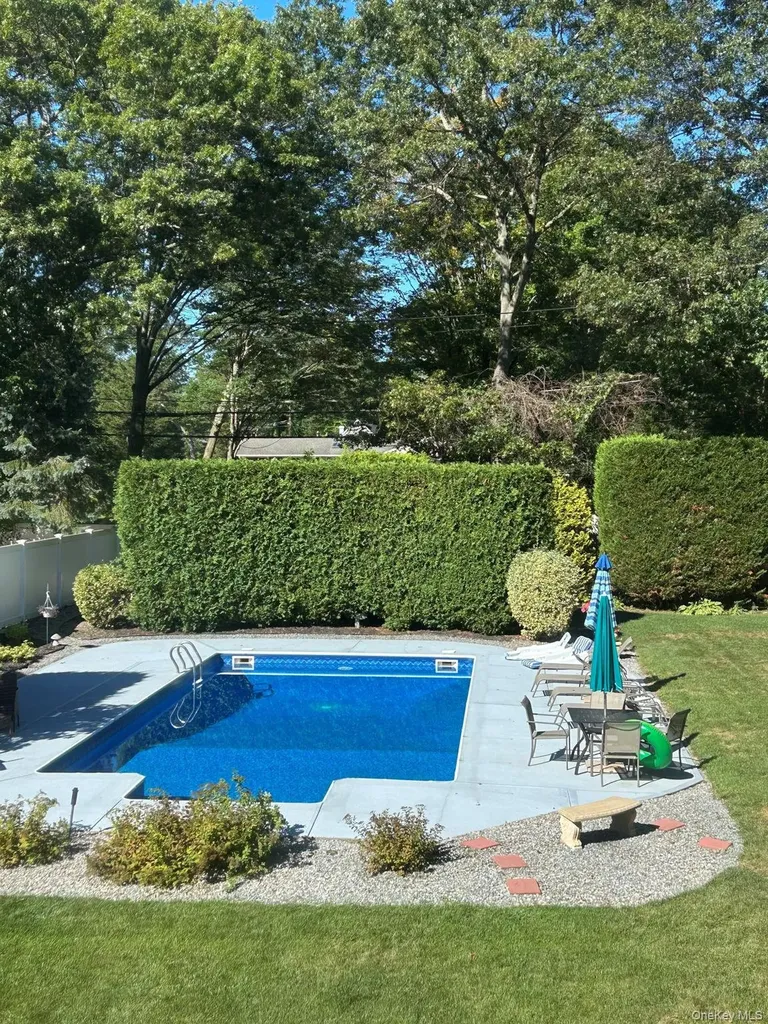 2 Robert Crescent Stony Brook NY 11790