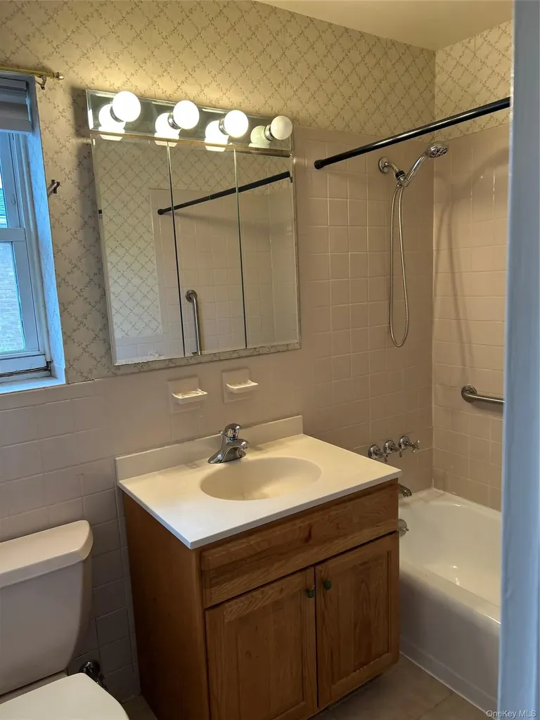 140 Meyer Oval Pearl River NY 10965